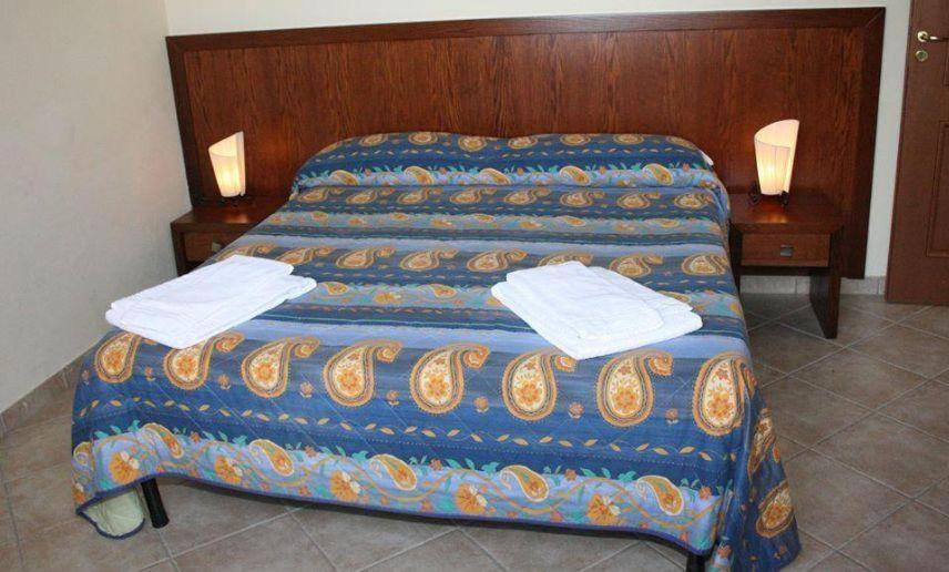 Red Hotel Sant'Elia Сант'Агата-ди-Милите Номер фото