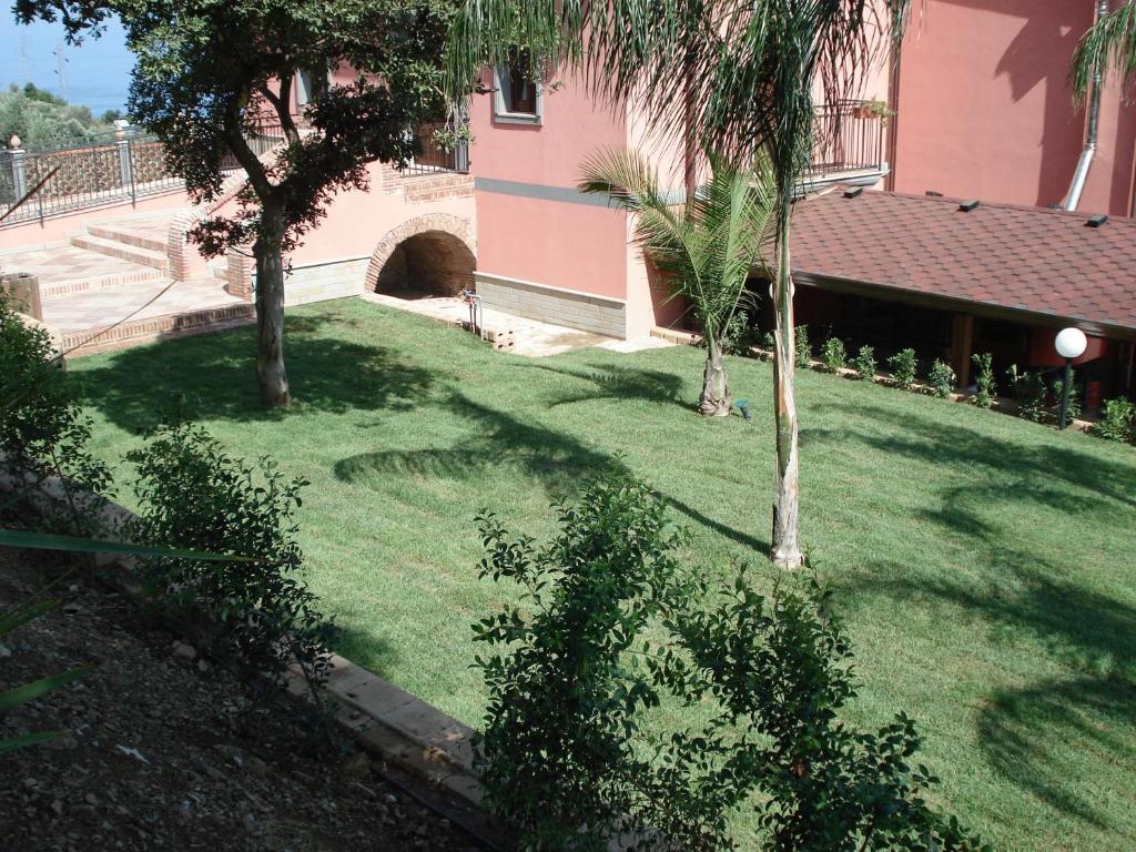 Red Hotel Sant'Elia Сант'Агата-ди-Милите Экстерьер фото